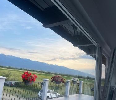 Voila House | Family-Friendly Retreat at La Izvoare Pensiune-Păstrăvărie
