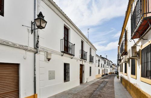 San Basilio Apartment | Discover La Joya de los Patios - Top-Rated Family Retreat