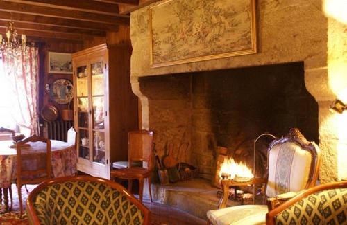 La Chaise-Dieu Bed & Breakfast | Discover La Jacquerolle: Family-Friendly with Breakfast Included