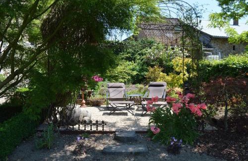 Amonines Bed & Breakfast | Ideal Family Retreat at La Jardinière with Breakfast & Kitchen