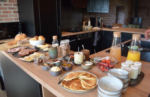 Amonines Bed & Breakfast | Ideal Family Retreat at La Jardinière with Breakfast & Kitchen