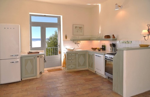 Murs House | La Jaumière: Heated Pool & Breathtaking Views Await