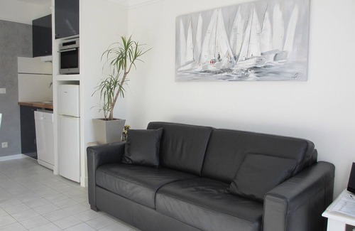 La Flotte Apartment | Cozy LA JOLIE BRISE Apartment with Pool & Ocean Views