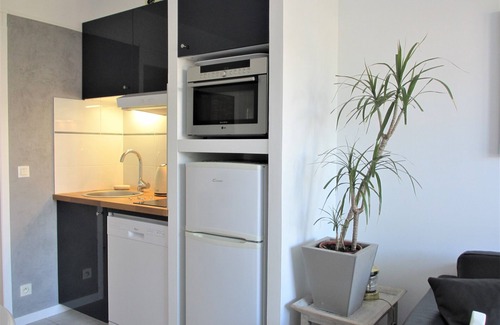 La Flotte Apartment | Cozy LA JOLIE BRISE Apartment with Pool & Ocean Views