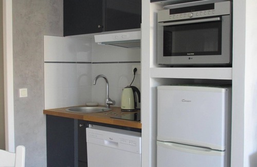 La Flotte Apartment | Cozy LA JOLIE BRISE Apartment with Pool & Ocean Views