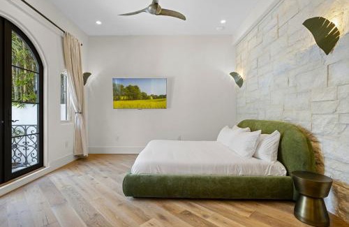 Beach Barber Tract House | La Jolla Gem Spa Oceanview Rooftop Deck