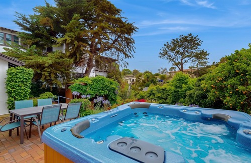 Country Club House | La Jolla Historic Gem | Hot Tub, Game Room, Garden Oasis w/Firepit & Courtyard Dining