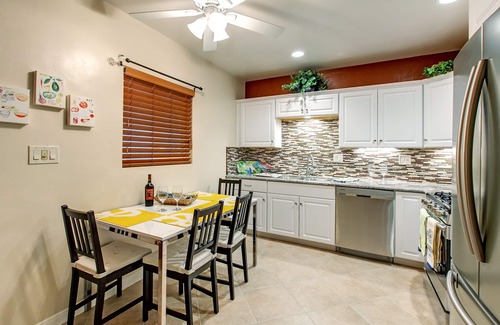 La Jolla Shores Apartment | La Jolla Shores Village: Romantic Hideaway by the Beach