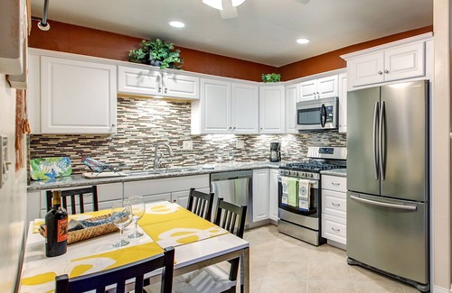 La Jolla Shores Apartment | La Jolla Shores Village: Romantic Hideaway by the Beach