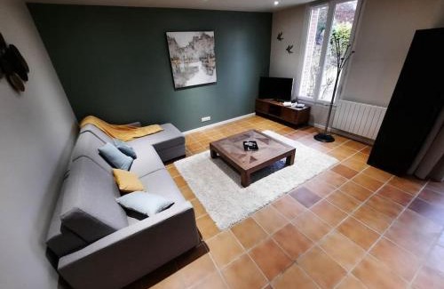 Jouy House | Cozy La Jouvencière: Oceanfront Retreat for Families