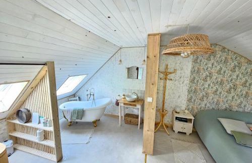 Fierville-les-Mines House | Pet and Child-Friendly Retreat at La Kabane