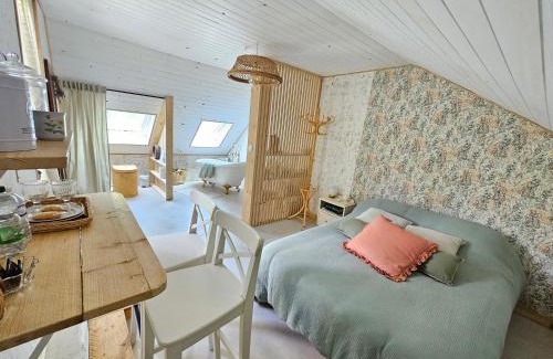 Fierville-les-Mines House | Pet and Child-Friendly Retreat at La Kabane