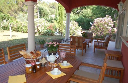 Bargemon Villa | Experience La Lézardière: Pet-Friendly with Ocean Views