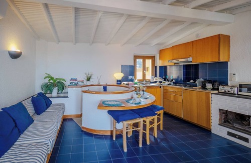 Manarola Apartment | Discover La Lampara: Sea View Terrace Apartment with AC