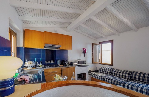 Manarola Apartment | Discover La Lampara: Sea View Terrace Apartment with AC