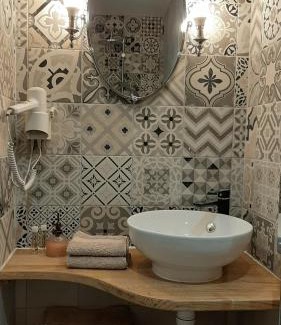 Arc-les-Gray Bed & Breakfast | Elegant Oceanfront Stay at La Levriere d'Arc les Gray