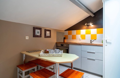 Sene House | Explore La Libellule: Cozy Home with Garden in Séné