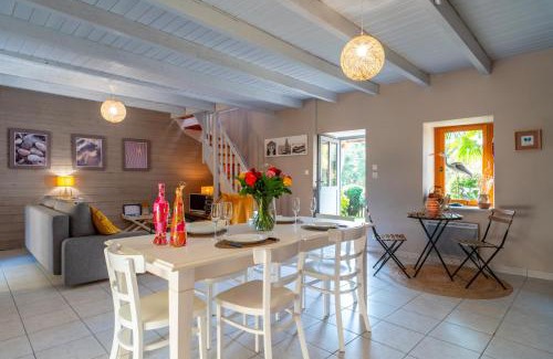 Sene House | Discover La Libellule: Family-Friendly Garden Retreat