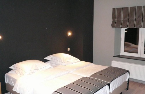 Bohon Hotel | Inviting La Librairie: Family-Friendly with Breakfast Included