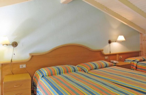 Limone sul Garda Apartment | Relax at La Limonaia: Poolside Oasis with Ocean Views
