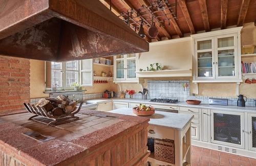 Nozanno Villa | Discover La Limonaia: Poolside Retreat in Lucca