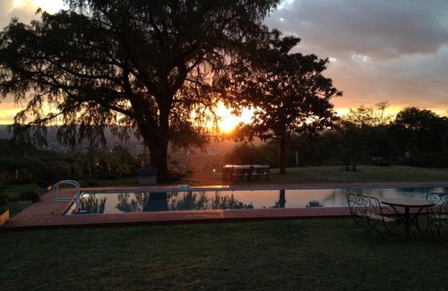 La Falda House | Experience La Linda de la Aldea Serrana with Family-Friendly Amenities