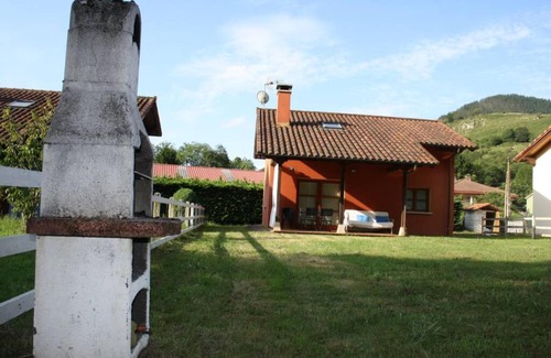 Cangas de Onis House | La Llosona: Guest Rated 9/10 with Family & Pet Amenities