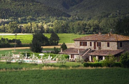 Orvieto House | Cozy Oceanfront Retreat at La Locanda Dell'olmo