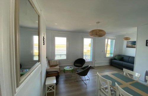 Saint-Valery-sur-Somme Apartment | Oceanfront Retreat at La loge en baie - Rated 9.3/10
