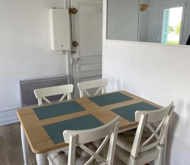 Saint-Valery-sur-Somme Apartment | Oceanfront Retreat at La loge en baie - Rated 9.3/10