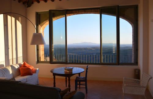 Rosennano Apartment | Elegantly Inviting La Loggia di Rosennano - 4-Star Retreat