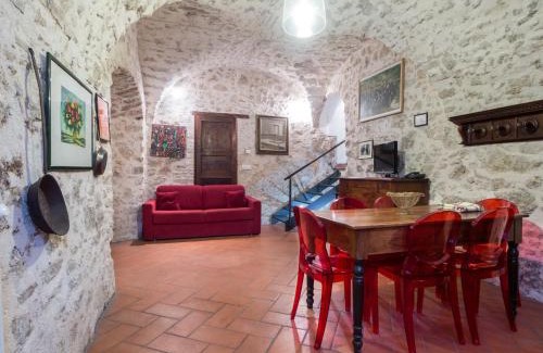 Arrone Apartment | Discover La Loggia Sul Nera: Pet-Friendly Retreat with Kitchen
