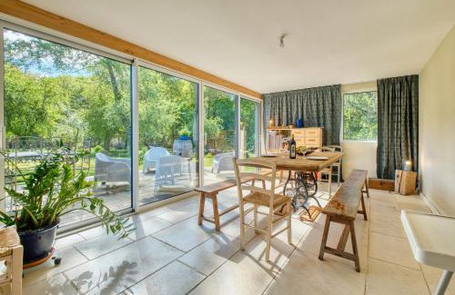 Saint-Astier House | Family-Friendly Retreat at La longère d'Astérius Hotel