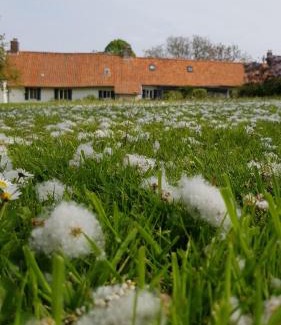 Licques Bed & Breakfast | Family-Friendly Escape at La Longère d'Ecottes