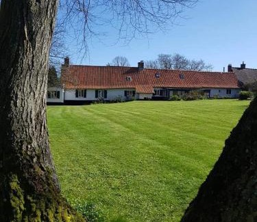 Licques Bed & Breakfast | Family-Friendly Escape at La Longère d'Ecottes