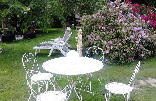Bezenet Bed & Breakfast | Pet-Friendly La Longère des Gillettes with Ocean Views