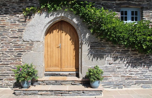 Laniscat House | Welcoming La Longère du Manoir: Family-Friendly Retreat