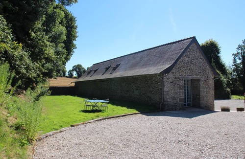 Laniscat House | Welcoming La Longère du Manoir: Family-Friendly Retreat