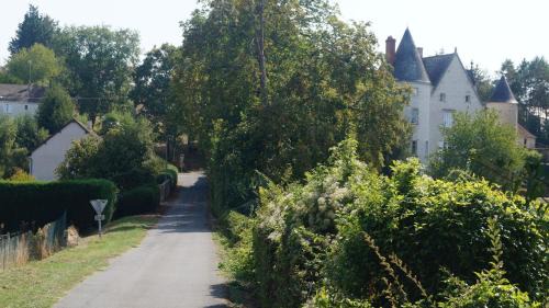 Charge House | Family-Friendly Retreat at La Loumas with 9.3/10 Rating