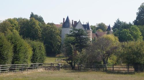 Charge House | Family-Friendly Retreat at La Loumas with 9.3/10 Rating
