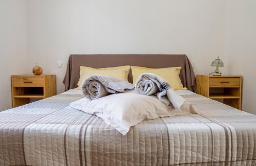 Les Cordiers House | Oceanfront Retreat at La Luberonnette – Rated 9.9/10!