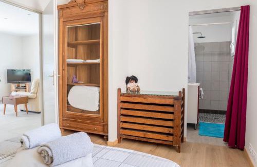 Les Cordiers House | Oceanfront Retreat at La Luberonnette – Rated 9.9/10!