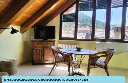Laspuna Apartment | Pet Friendly Apartment LA LUCANA ORDESA-Laspuña, Rated 8.9
