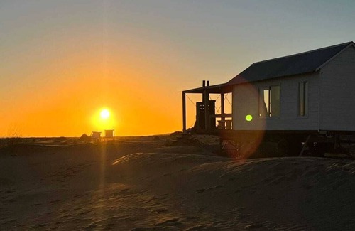 Partido de Tres Arroyos Cabin | Seaside Bliss: La Anita Beach House with Family-Friendly Perks
