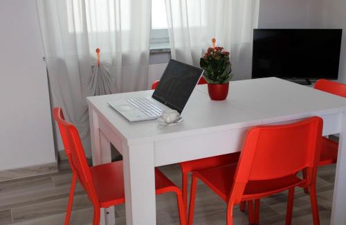 Somma Lombardo Apartment | Delightful La Luna Blu Malpensa: Pet-Friendly Retreat