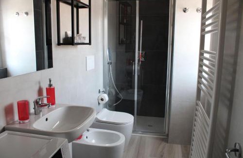 Somma Lombardo Apartment | Delightful La Luna Blu Malpensa: Pet-Friendly Retreat