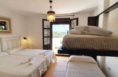 Alfacar Bed & Breakfast | Discover La Luna del Sur B&B with Pool and Spa Access
