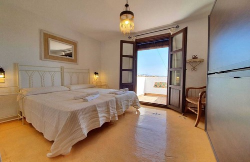 Alfacar Bed & Breakfast | Discover La Luna del Sur B&B with Pool and Spa Access