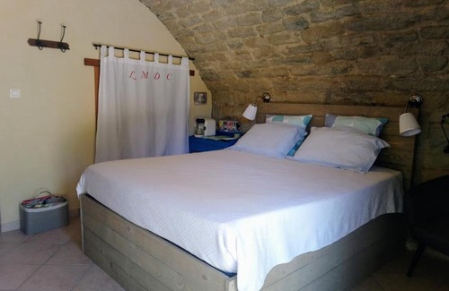 La Motte-de-Galaure Bed & Breakfast | Oceanfront Family Retreat at La Méridienne des Collines