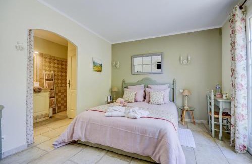 Mouries House | Discover La Méridienne: 4-Star Stay with Pool & Breakfast